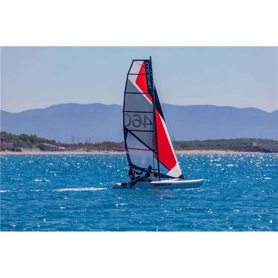 MiniCat 460 Elite Aufblasbarer Katamaran Mit Carbonmast Segelboot 4 MiniCat 460 Elite Aufblasbarer Katamaran Mit Carbonmast Segelboot – Bild 2